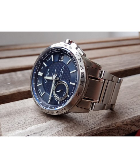 Годинник CITIZEN CC3000-54L